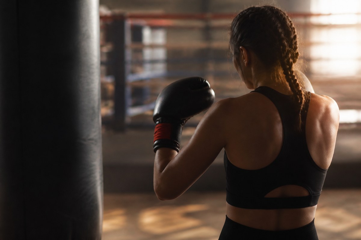 Imagen IA generica de entrenamiento de boxeo femenino